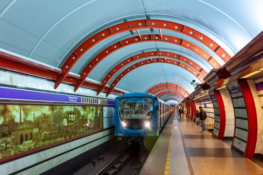 Станция метро в санкт петербурге