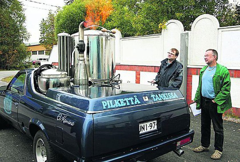 Машина с газогенератором на дровах