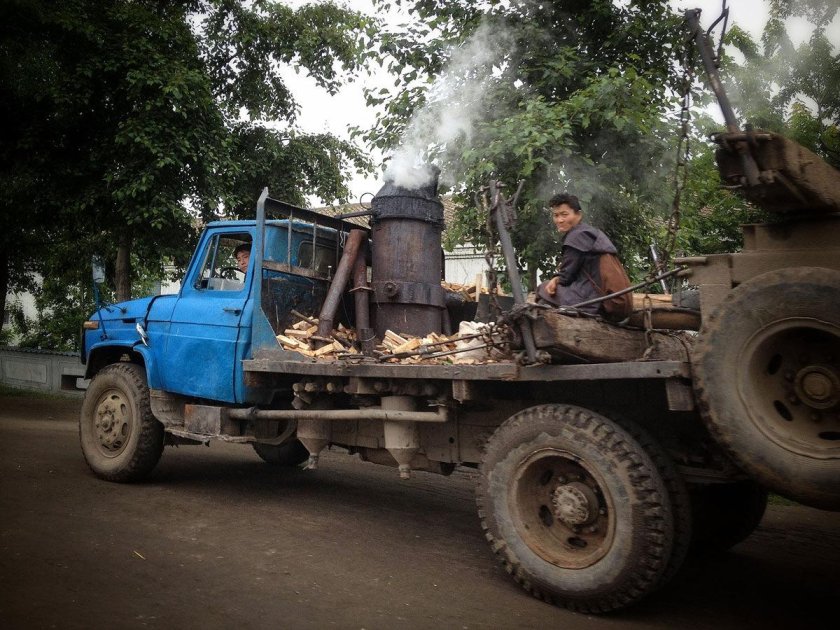 Машина на дровах Северная Корея