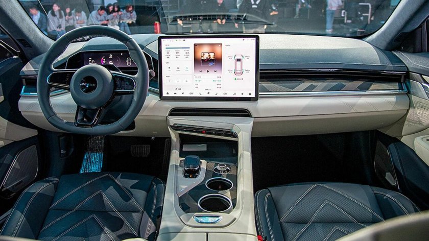 Электромобиль zeekr 001