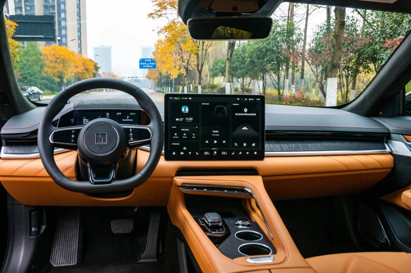 Электромобиль zeekr 001