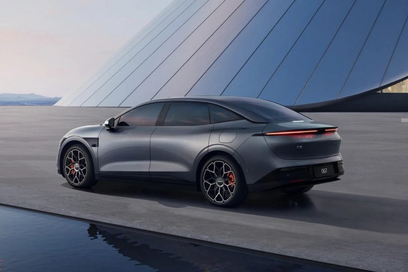 Zeekr 001 2024 седан