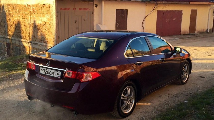 Хонда Аккорд 8 вишневый