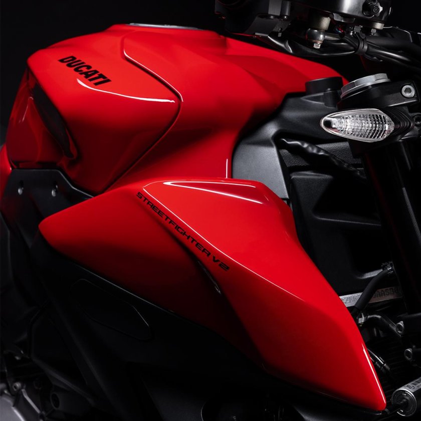 Ducati streetfighter v 2