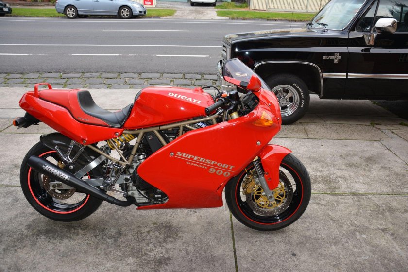 Ducati supersport 900