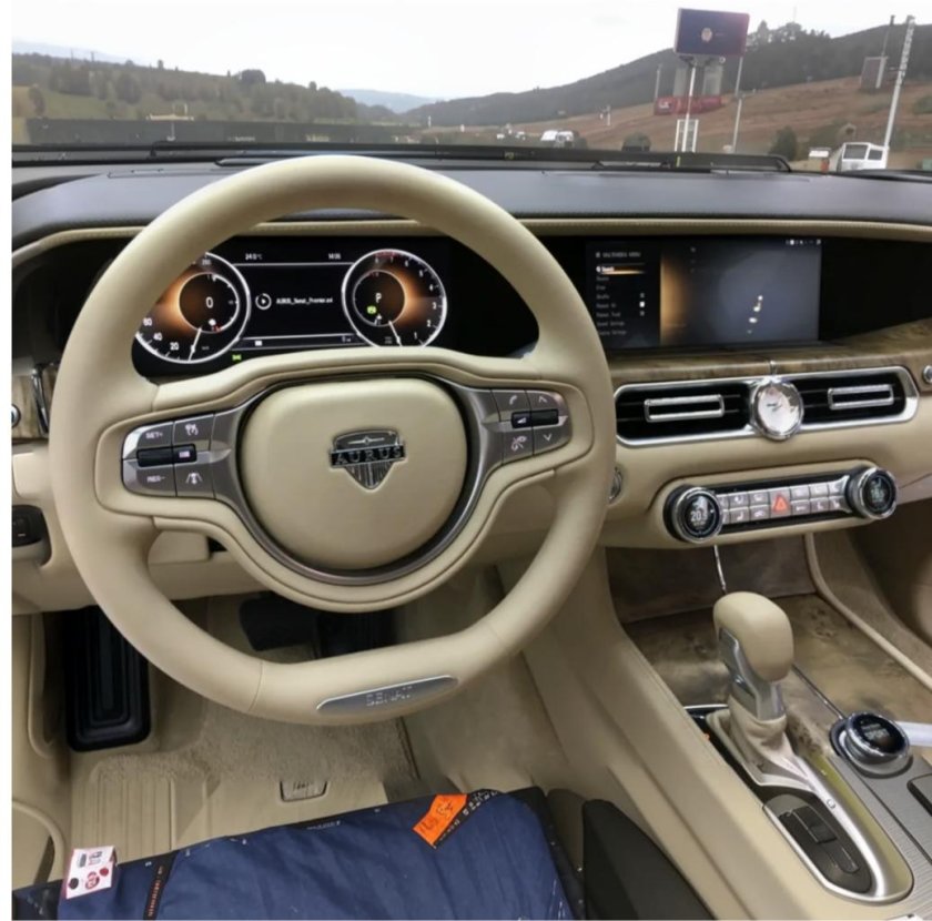 Машина Аурус Сенат