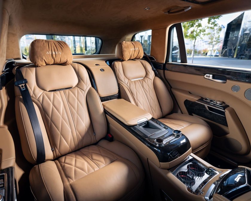 Автомобиль aurus