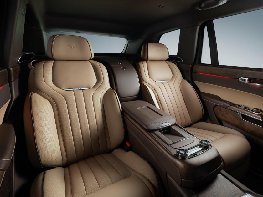 Кроссовер Aurus Komendant