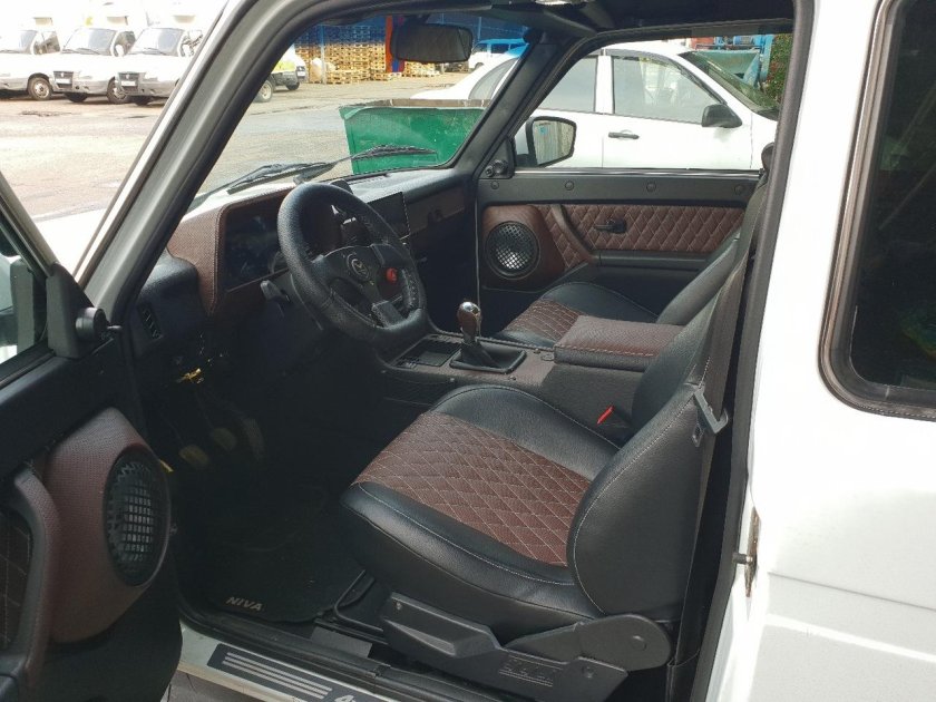 Нива 21213 салон