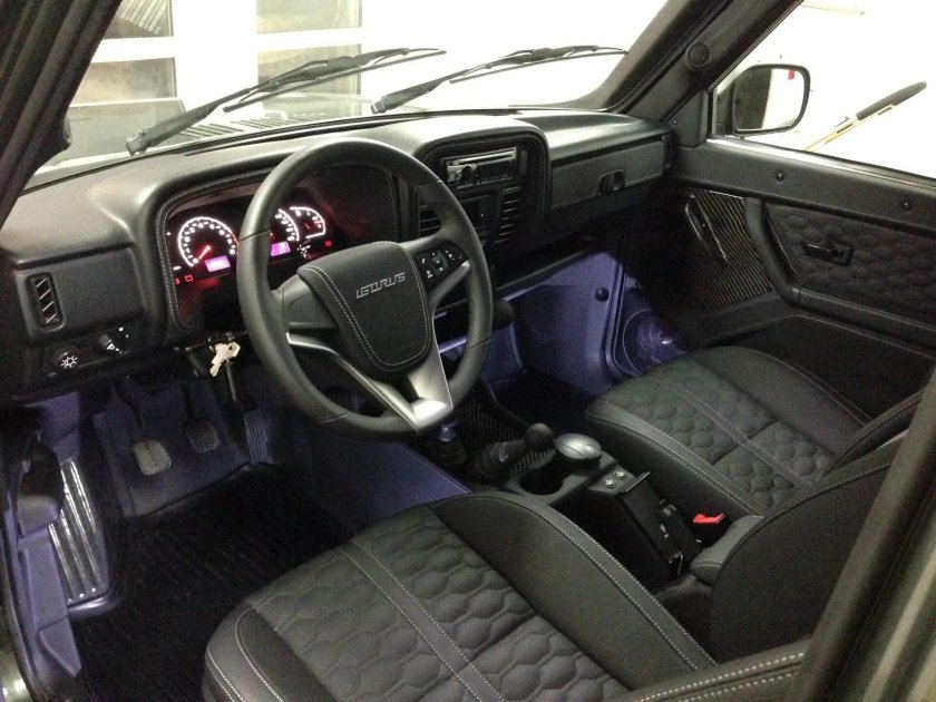 Lada ВАЗ 2131 4x4 салон