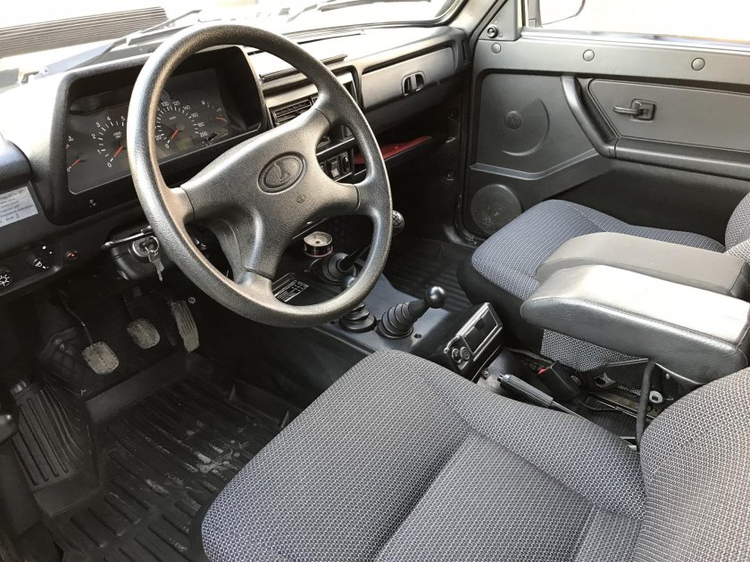 Нива 4х4 Бронто салон