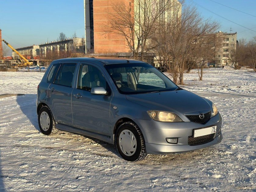 Mazda demio 2003