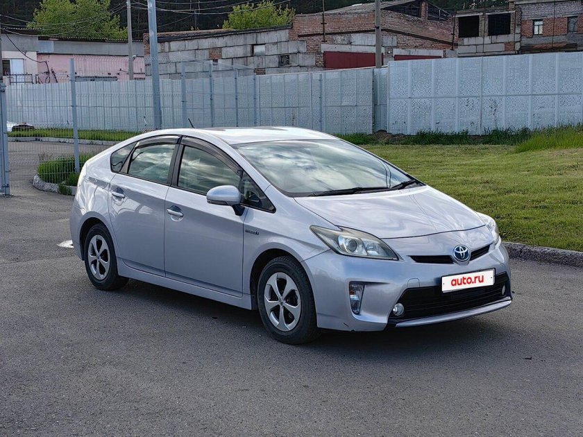 Toyota prius iii рест