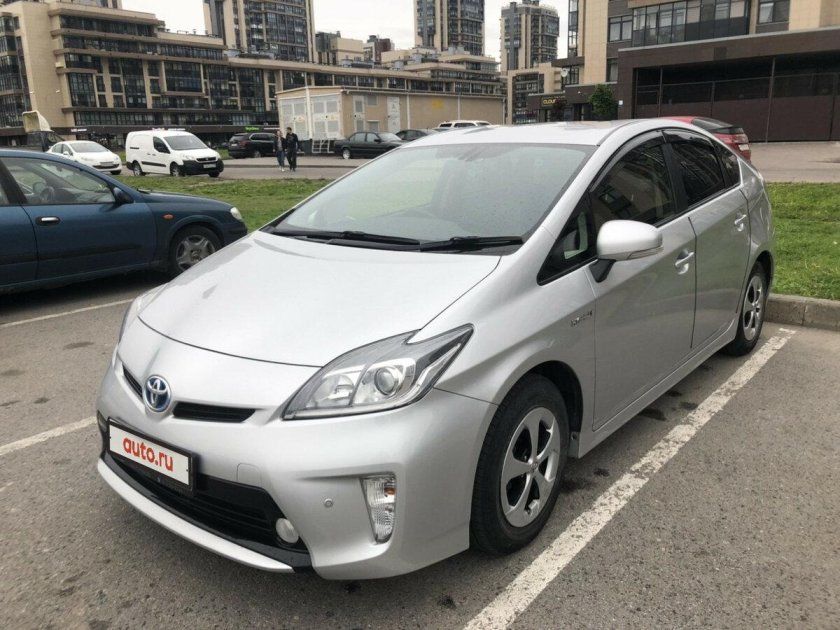 Toyota Prius III Рестайлинг (xw30) 2012