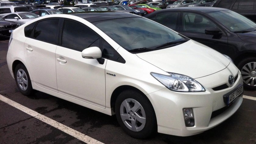 Тойота Приус 30 белый