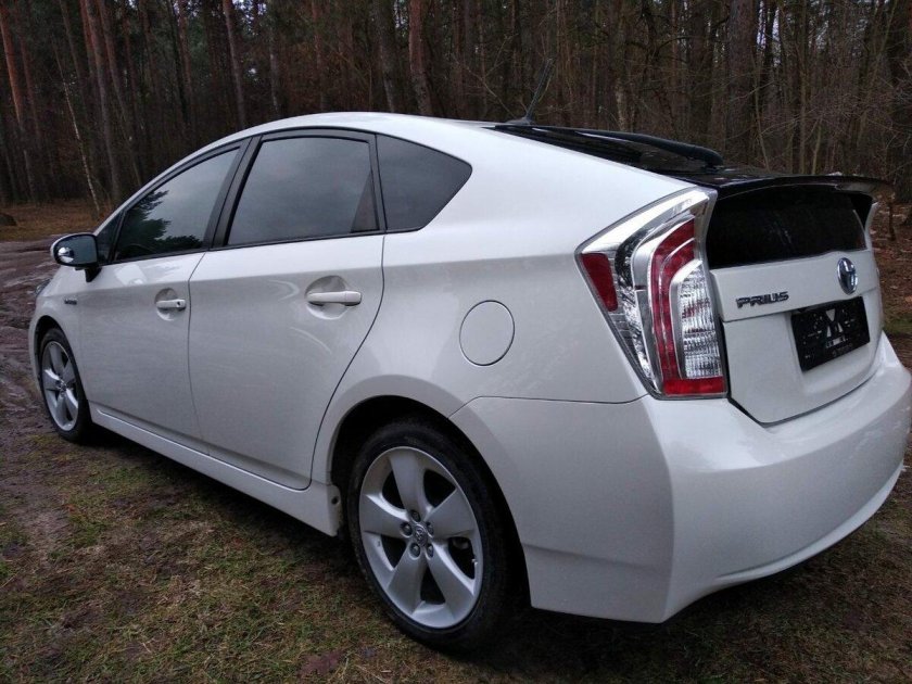 Toyota Prius 30 белый