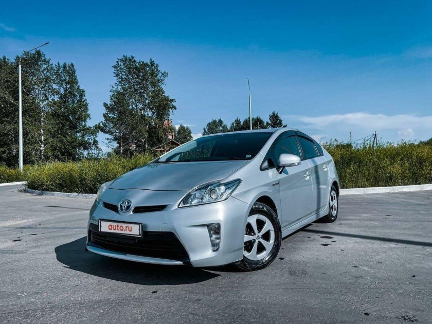Toyota Prius III Рестайлинг (xw30) 2012