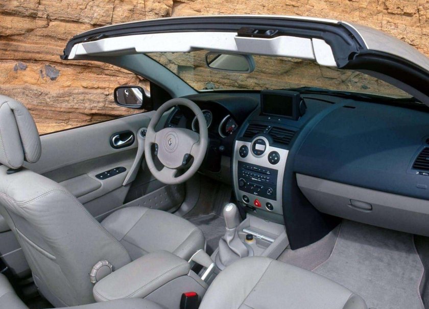 Рено Меган 2 седан салон