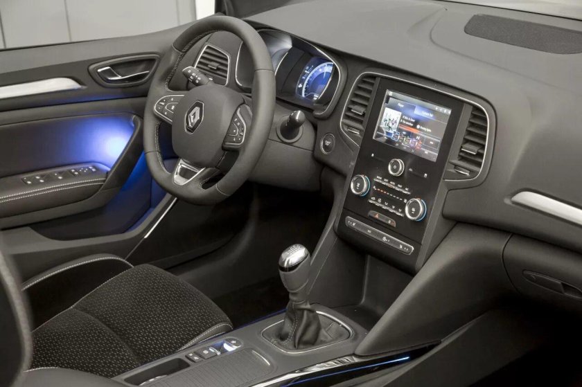 Рено Меган 4 седан салон