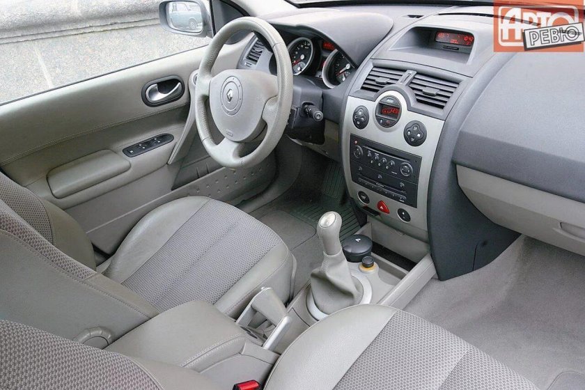 Рено Меган 2 седан салон