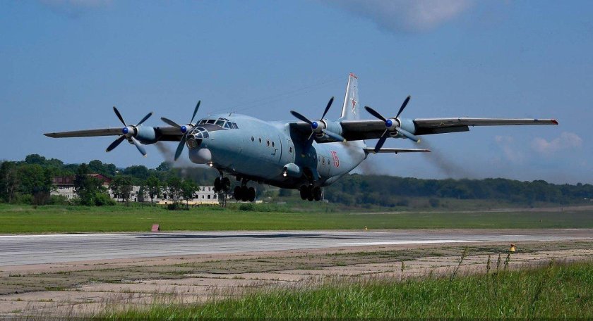 Ан 12 военно транспортный