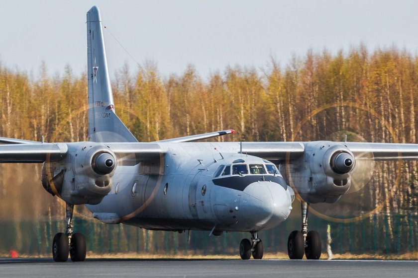 АН-26 военно-транспортный самолёт