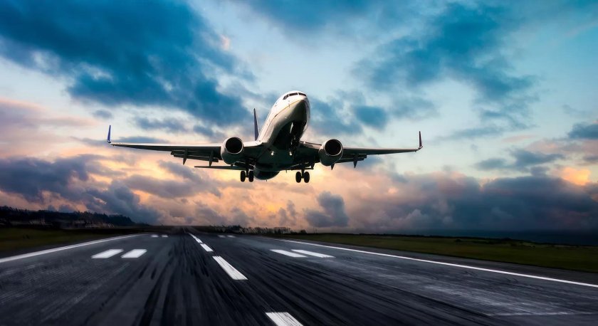 Самолет взлетает