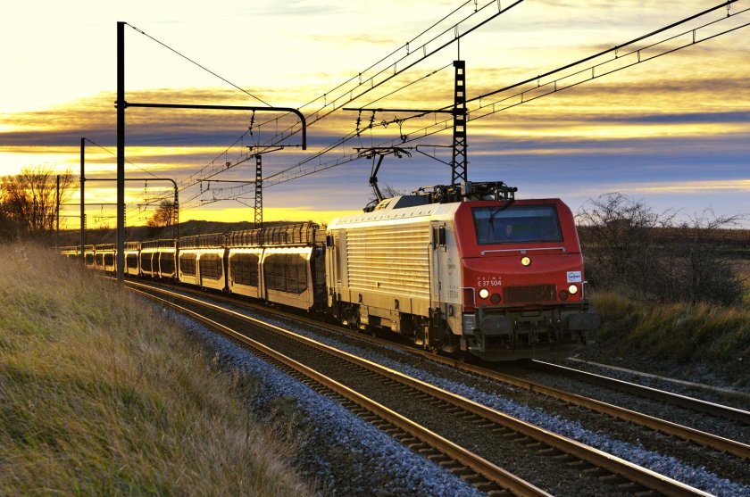 Железнодорожный транспорт