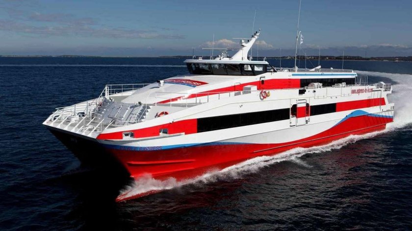 Скоростной пассажирский катамаран «белые ночи»