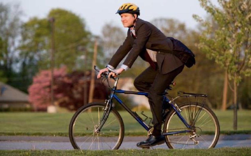 Велосипедист на велосипеде