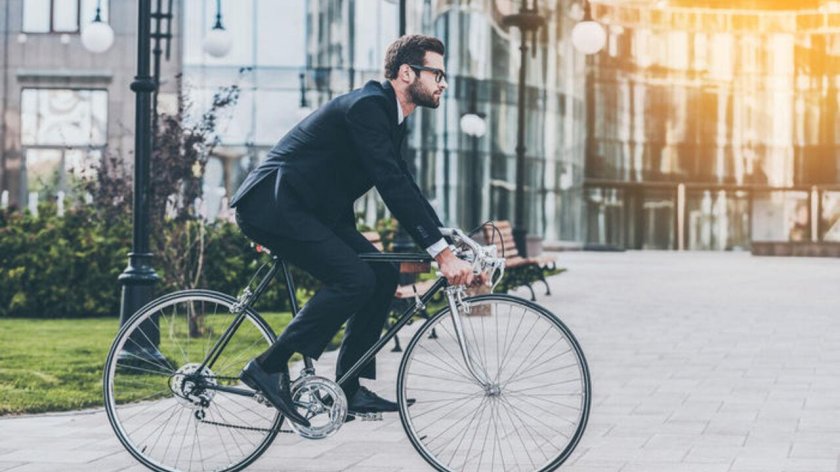 Мужчина на велосипеде
