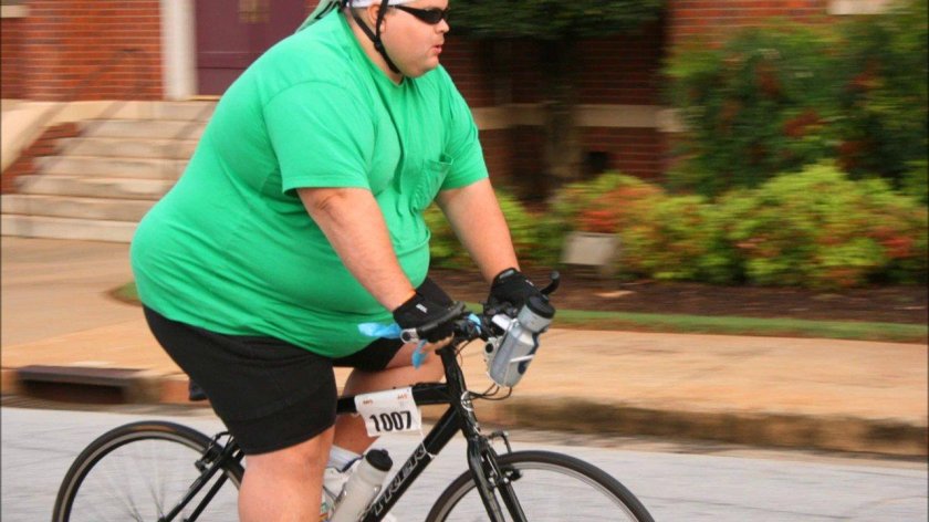 Толстый на велосипеде