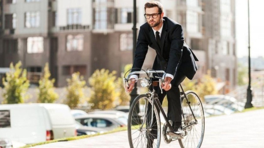 Мужчина на велосипеде