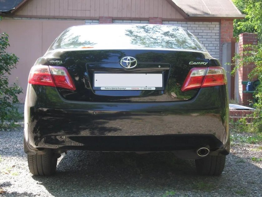 Toyota Camry 2008 сзади