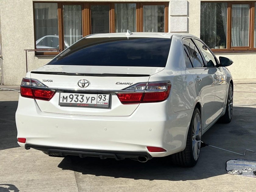 Тойота камри сзади