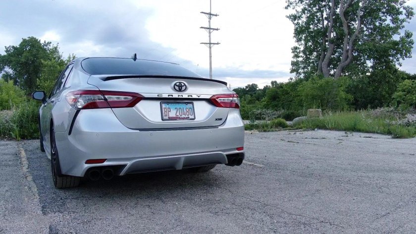 Тойота Камри 3.5 сзади