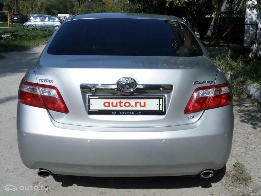 Toyota Camry 2010 сзади