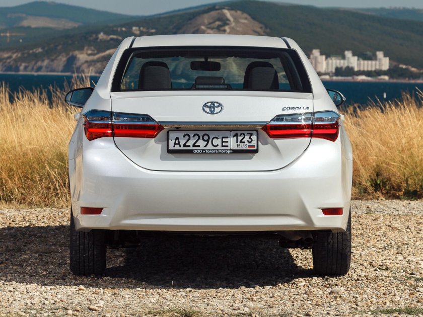 Toyota Corolla 2016 сзади