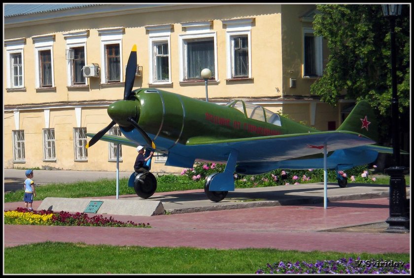 Самолет в Кремле Нижнего Новгорода