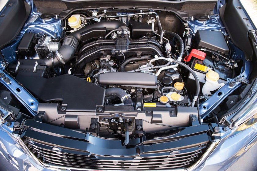 Subaru Forester 2013 под капотом