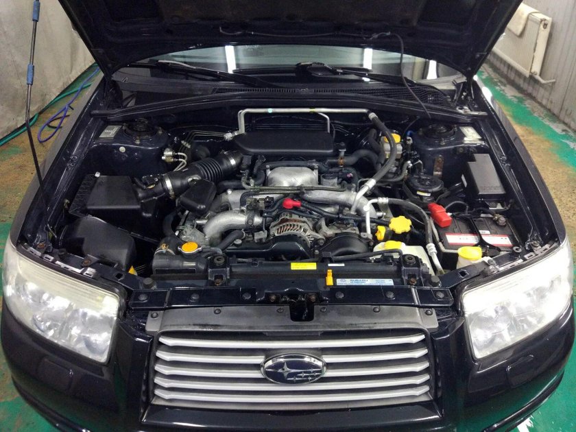 Субару Форестер под капотом 2006