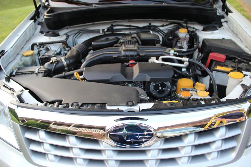 Subaru Forester 2008 под капотом