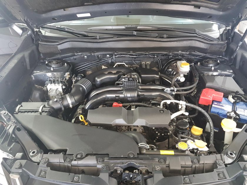 Subaru Forester 2013 под капотом