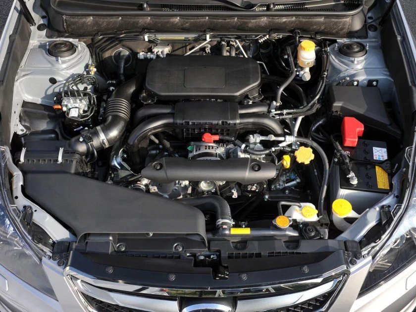 2011 Subaru Forester под капотом
