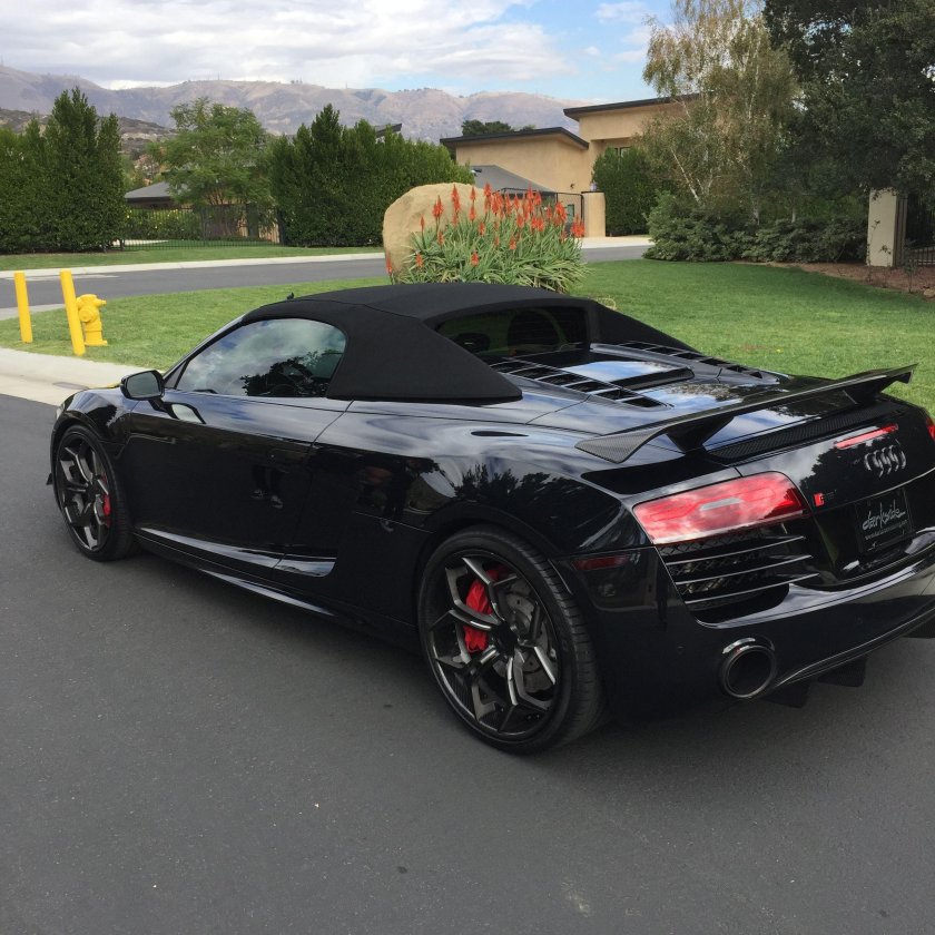 Audi r8 Spyder черная