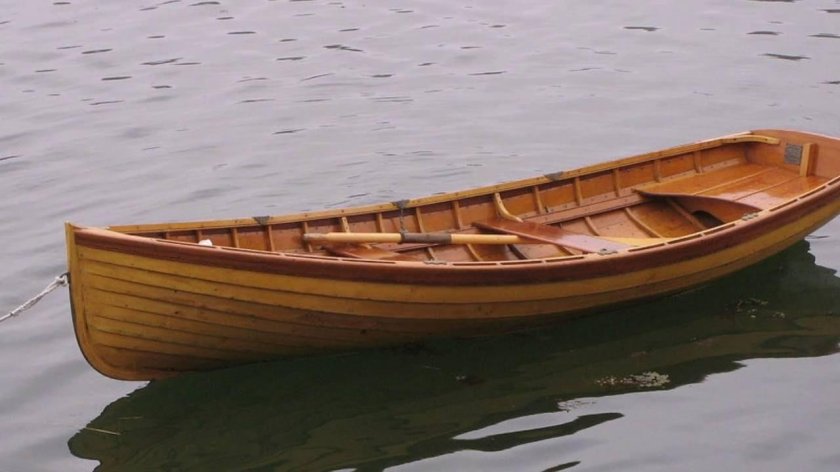 Лодка деревянная