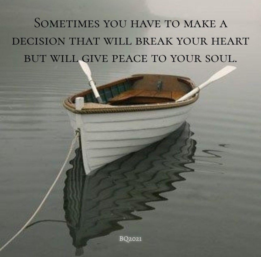 Лодка деревянная с веслами