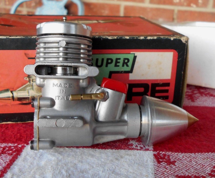 Двигатель super Tigre .18