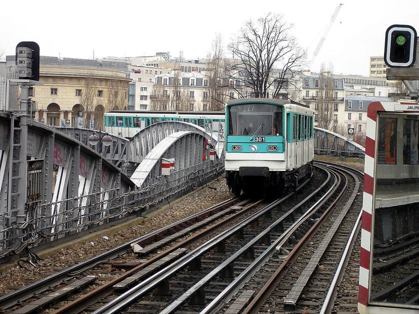 Метро Парижа поезда