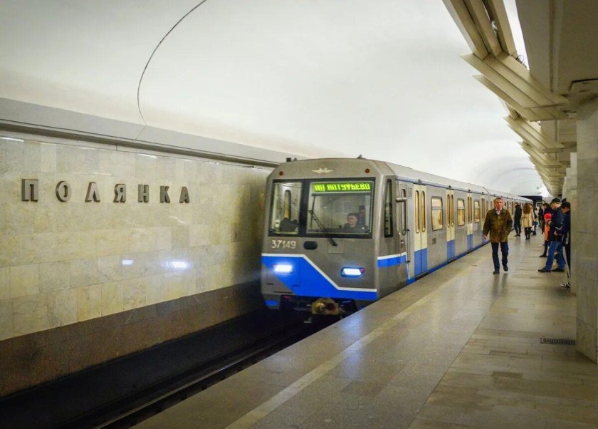 Серпуховско-Тимирязевская линия станция метро Полянка